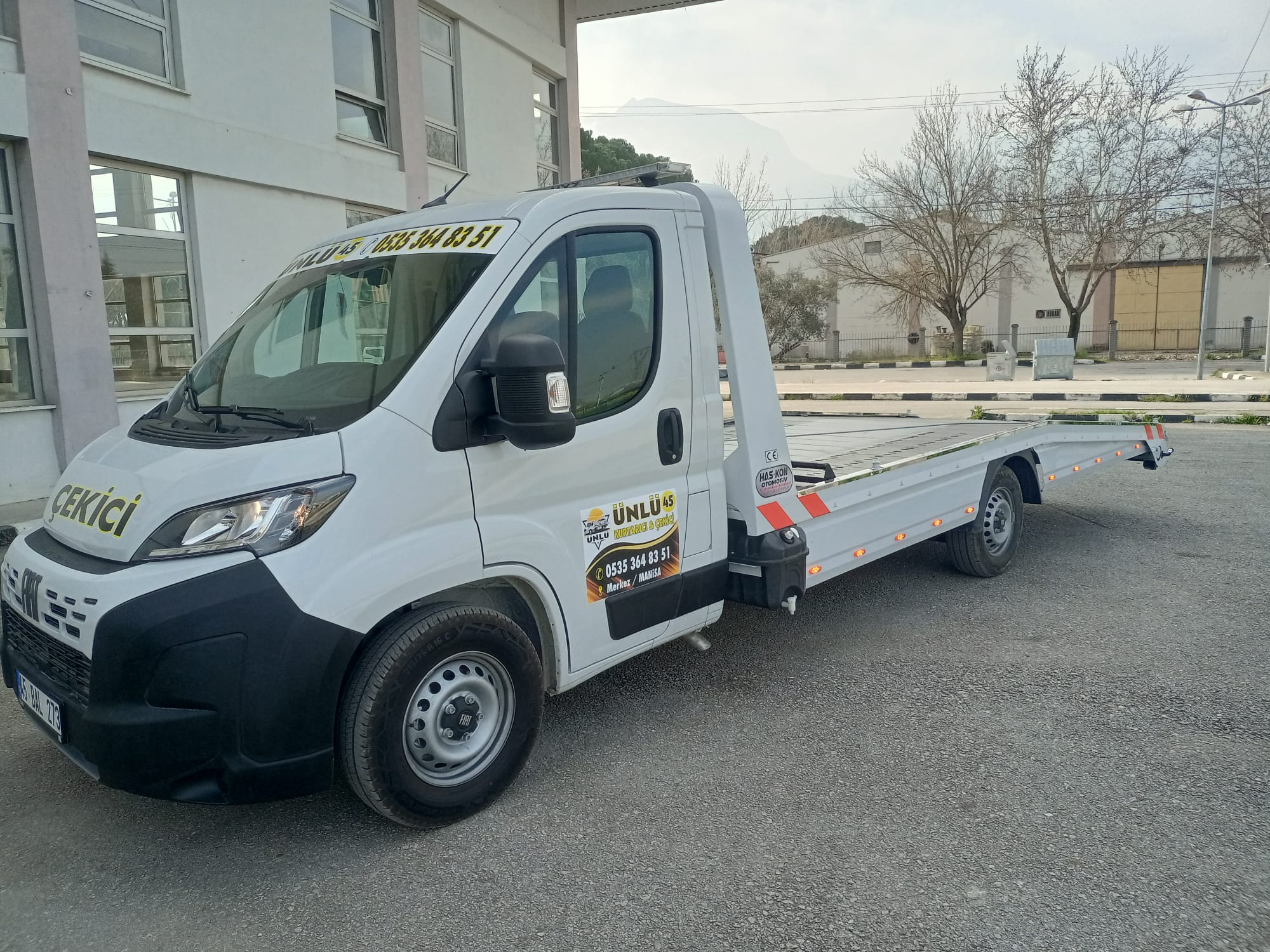 Ünlü45 çekici yan görünüm